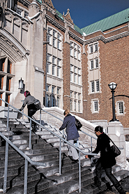 Comme ses collègues d’autres universités québécoises, le personnel académique de Concordia prévient que les coupes successives dans les subventions gouvernementales, obligeant le secteur universitaire à réduire de plus en plus ses dépenses, créent un climat d’incertitude intenable. [Concordia University]