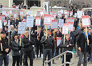 Rassemblement de protestation des syndicats et de leurs sympathisants organisé le 13 février 2013 à l'Université du Manitoba.