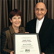 Anver Saloojee accepts the equity award from CAUT past president Penni Stewart in Ottawa Nov. 25.
