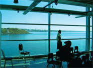 Vue sur le port d'Halifax du nouveau Port Campus moderne de l'Université NSCAD.  (Rory Hyde)